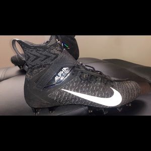 Nike Mens Alpha Menace Elite 2 Football Cleats 9.5